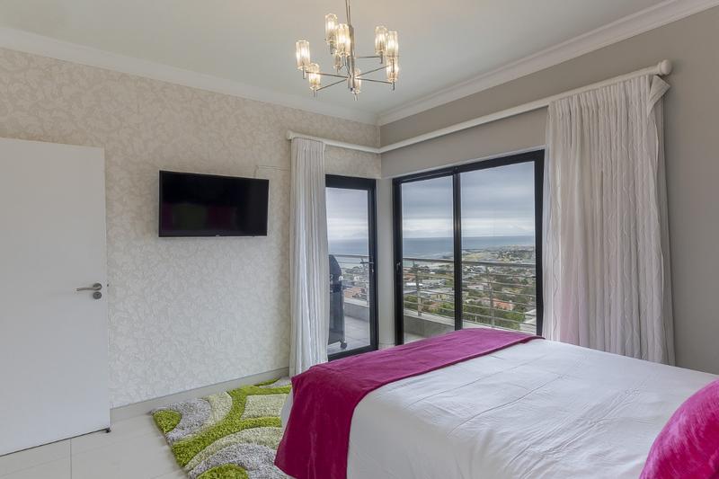 9 Bedroom Property for Sale in Gordon Heights Western Cape